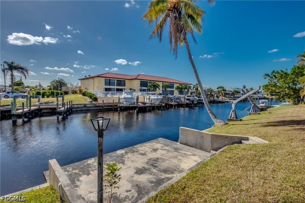 1112 SE 39th Terrace Cape Coral FL 33904