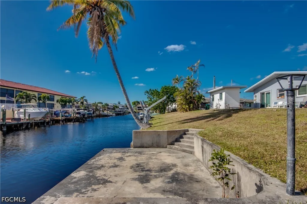 1112 SE 39th Terrace Cape Coral FL 33904