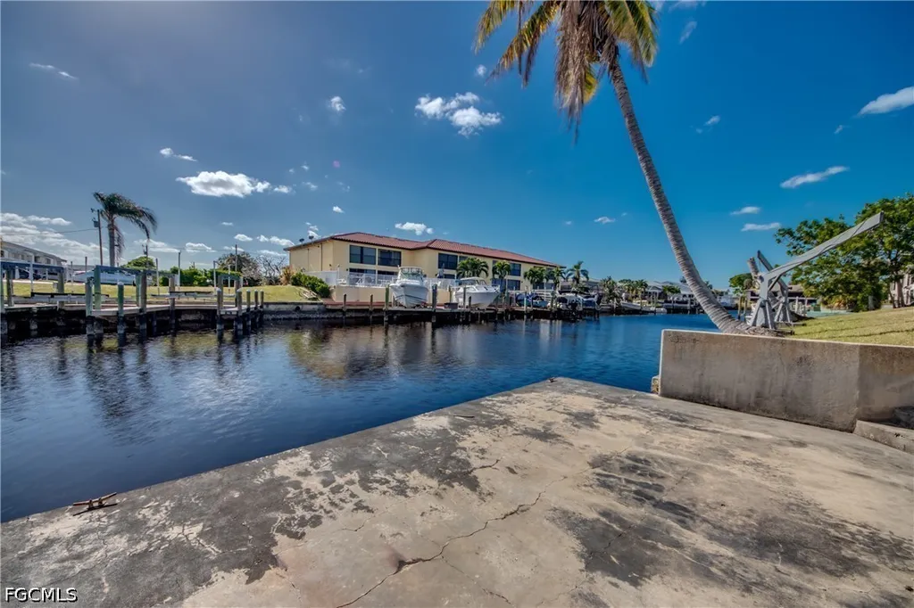 1112 SE 39th Terrace Cape Coral FL 33904