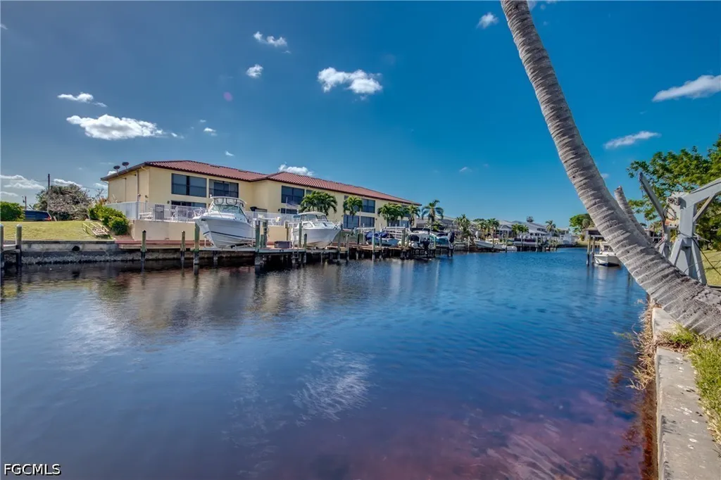 1112 SE 39th Terrace Cape Coral FL 33904