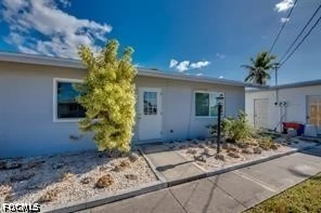 1112 SE 39th Terrace Cape Coral FL 33904