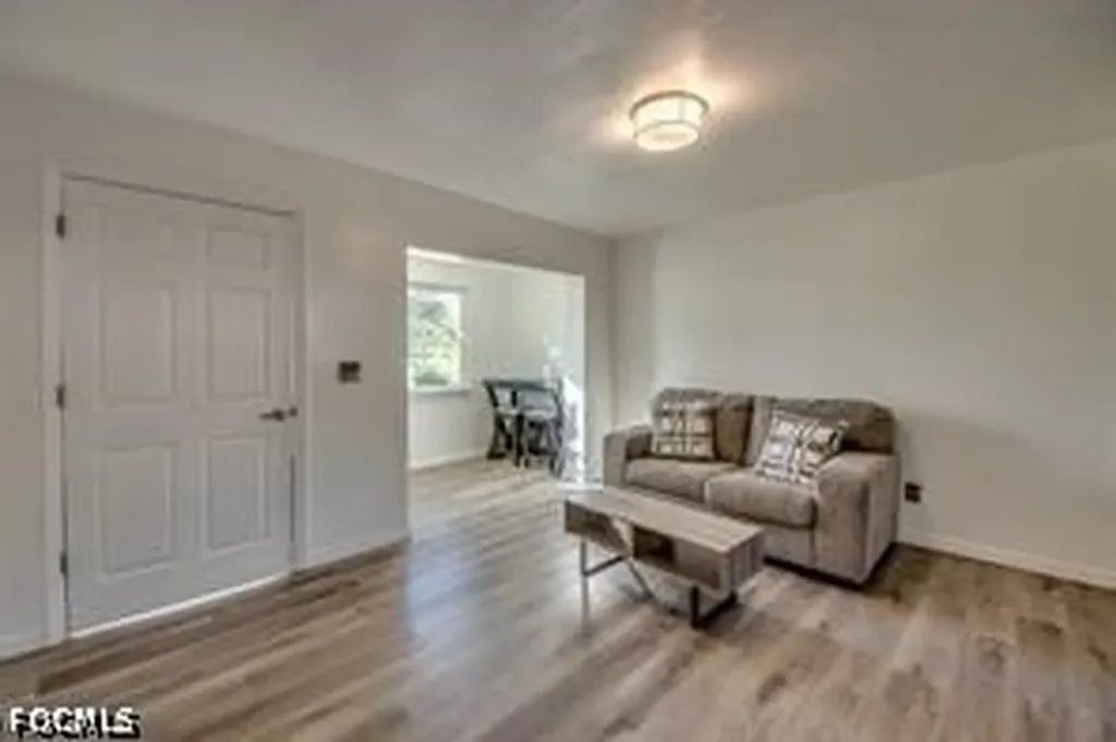 1112 SE 39th Terrace Cape Coral FL 33904