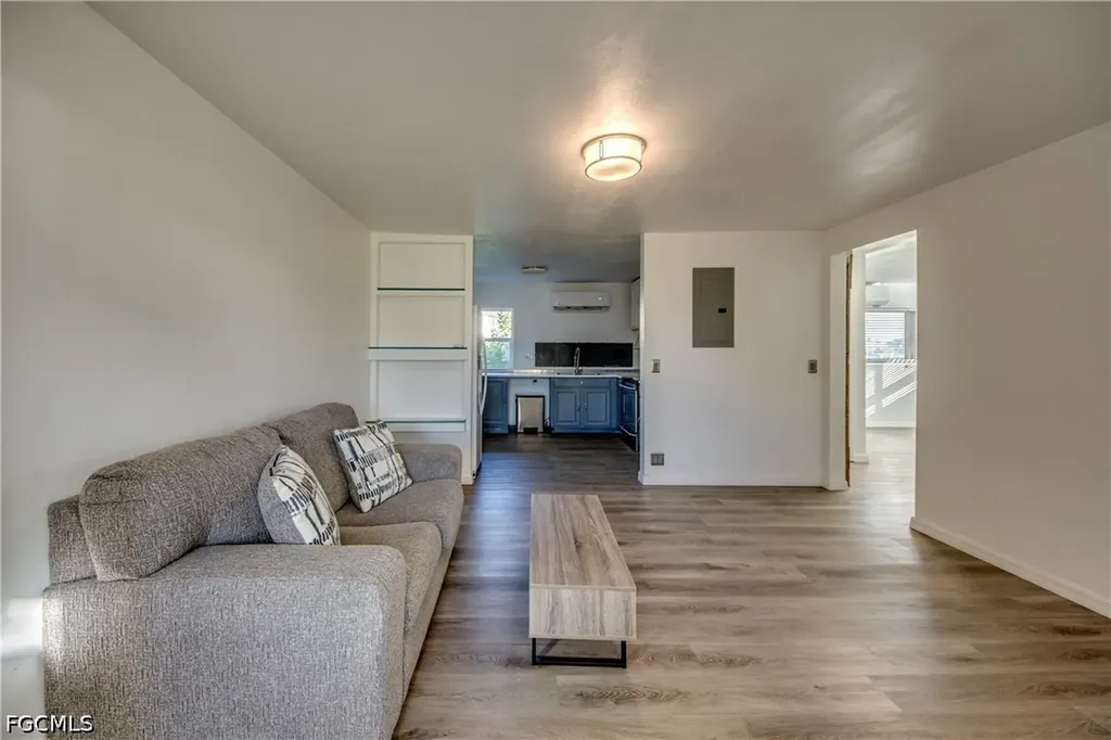 1112 SE 39th Terrace Cape Coral FL 33904