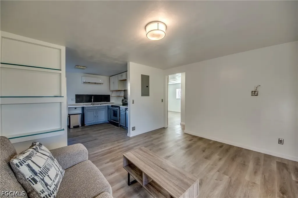1112 SE 39th Terrace Cape Coral FL 33904
