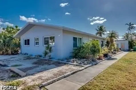 1112 SE 39th Terrace Cape Coral FL 33904