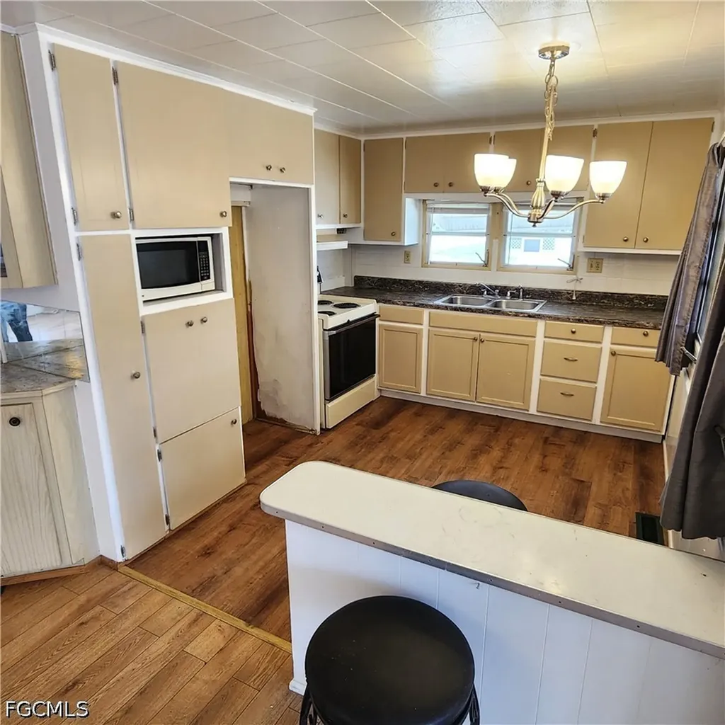136 Amber Avenue North Fort Myers FL 33917