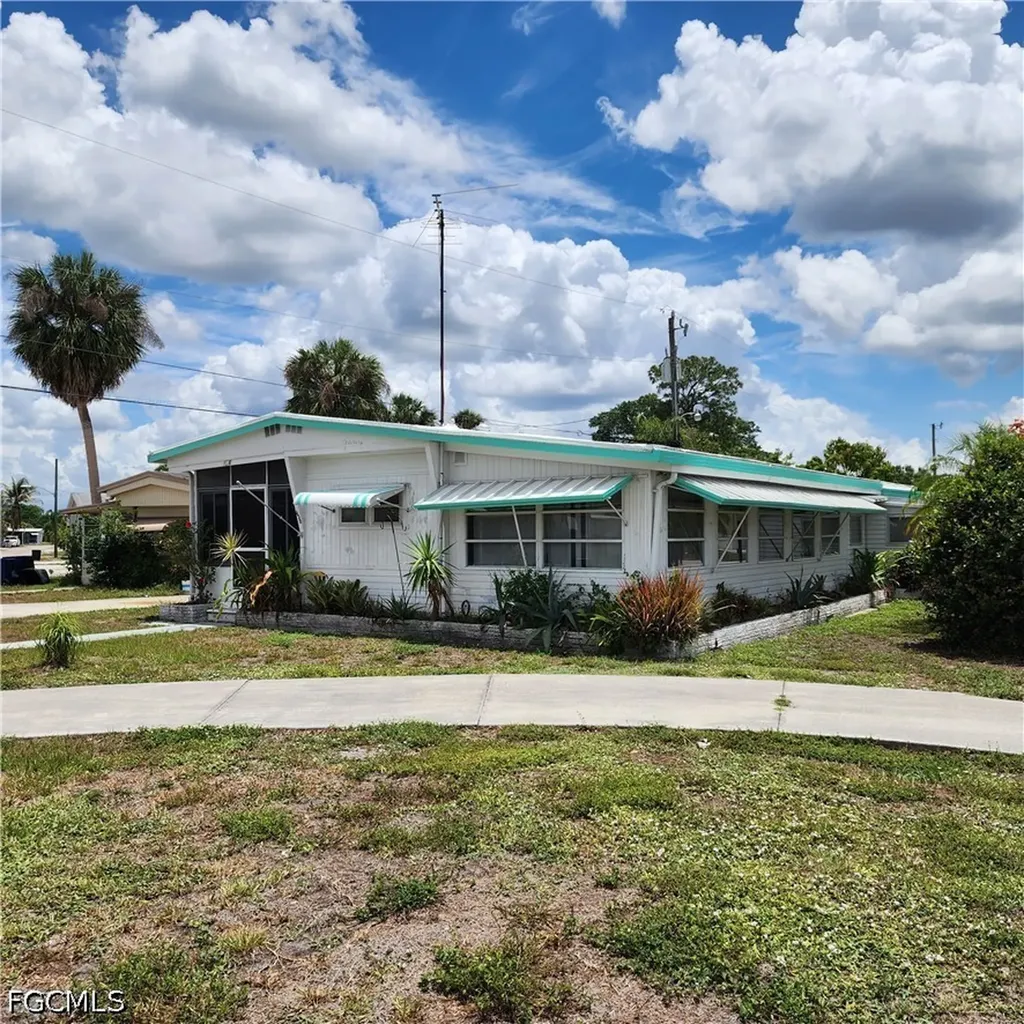 136 Amber Avenue North Fort Myers FL 33917