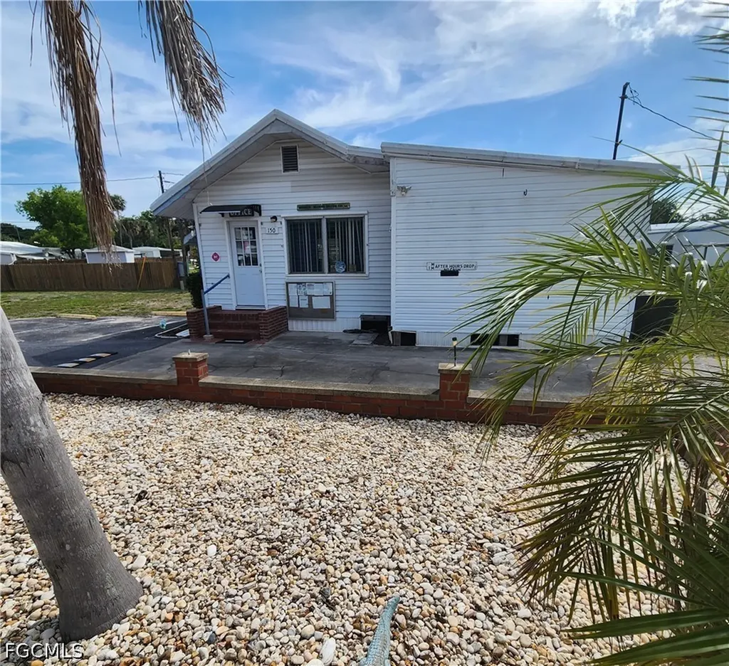 136 Amber Avenue North Fort Myers FL 33917