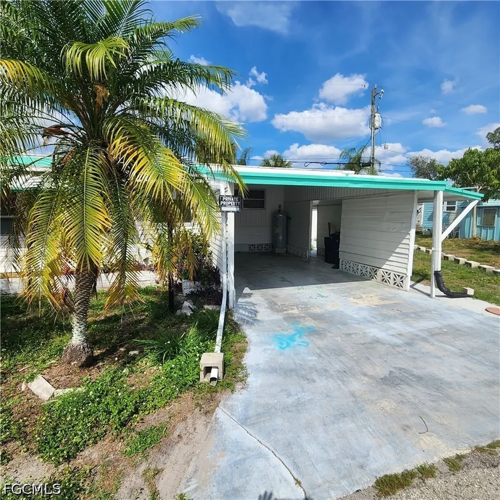 136 Amber Avenue North Fort Myers FL 33917