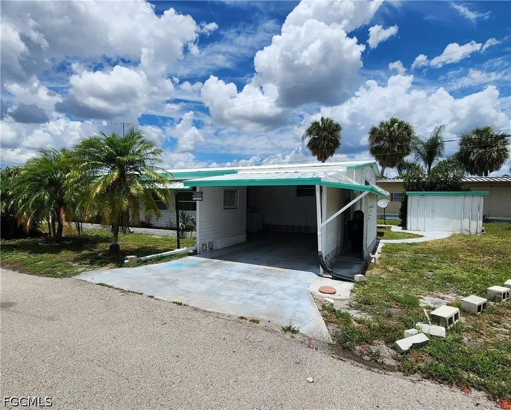 136 Amber Avenue North Fort Myers FL 33917