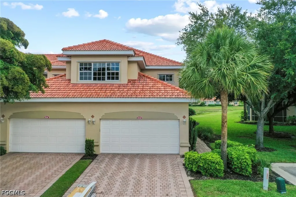 Fort Myers FL, 13921 Avon Park Circle, Unit 204