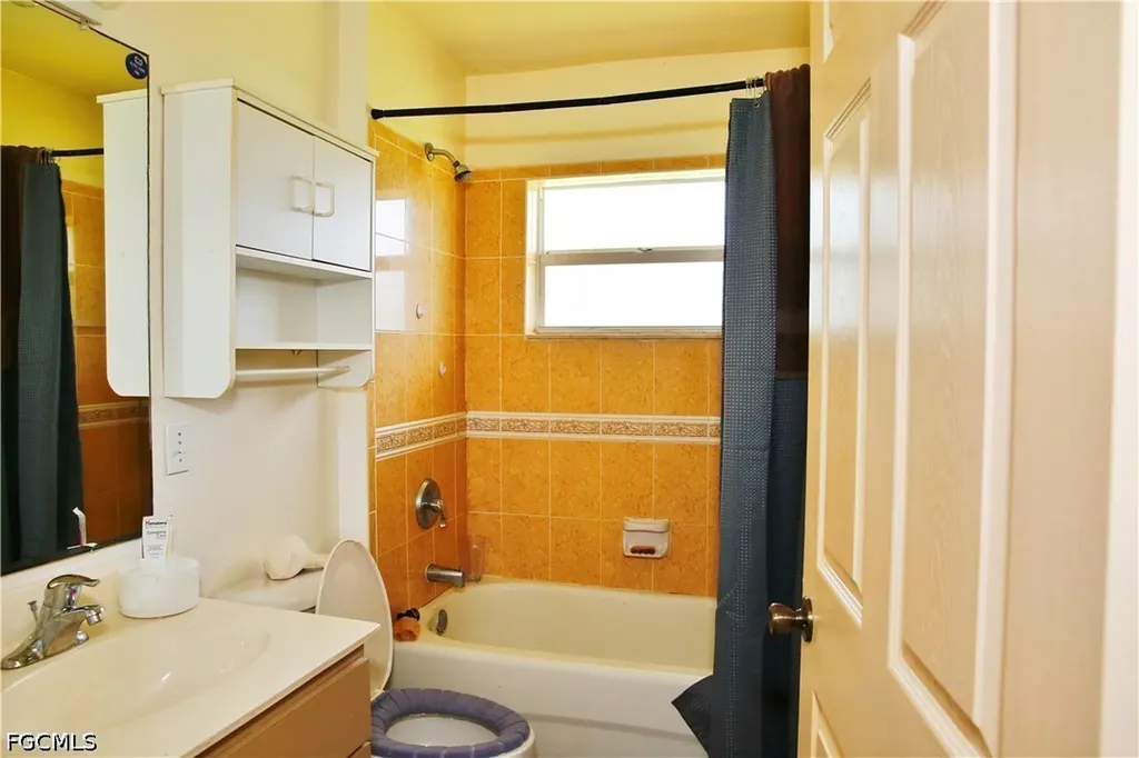 631/633 SE Van Loon Terrace Cape Coral FL 33990