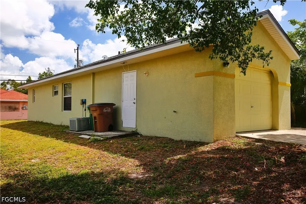 631/633 SE Van Loon Terrace Cape Coral FL 33990