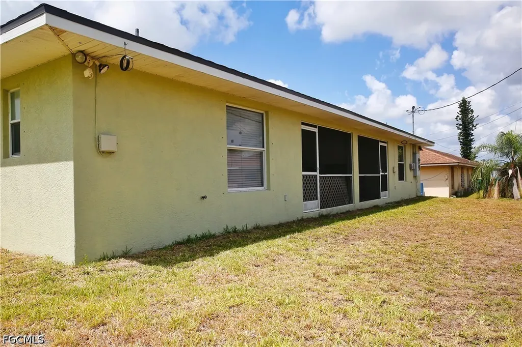 631/633 SE Van Loon Terrace Cape Coral FL 33990