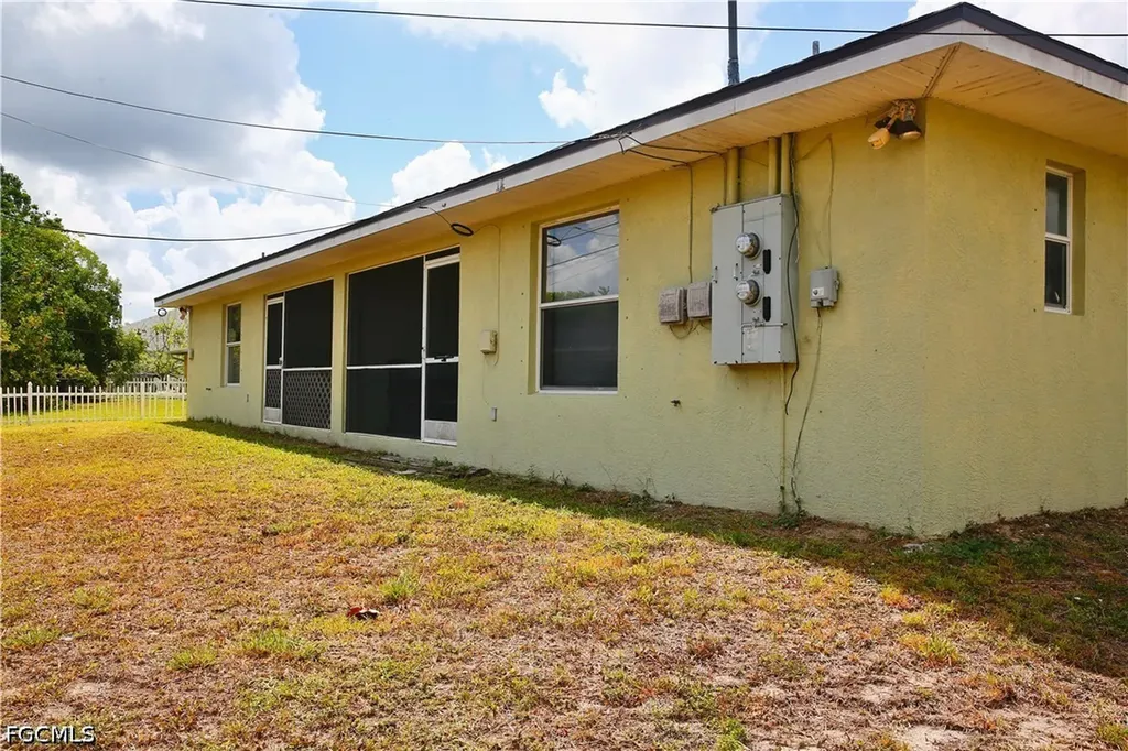 631/633 SE Van Loon Terrace Cape Coral FL 33990