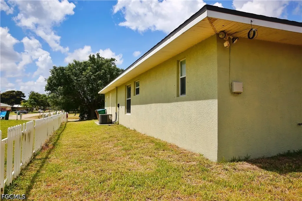 631/633 SE Van Loon Terrace Cape Coral FL 33990