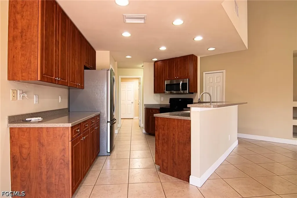 2009 NW 41st Avenue Cape Coral FL 33993