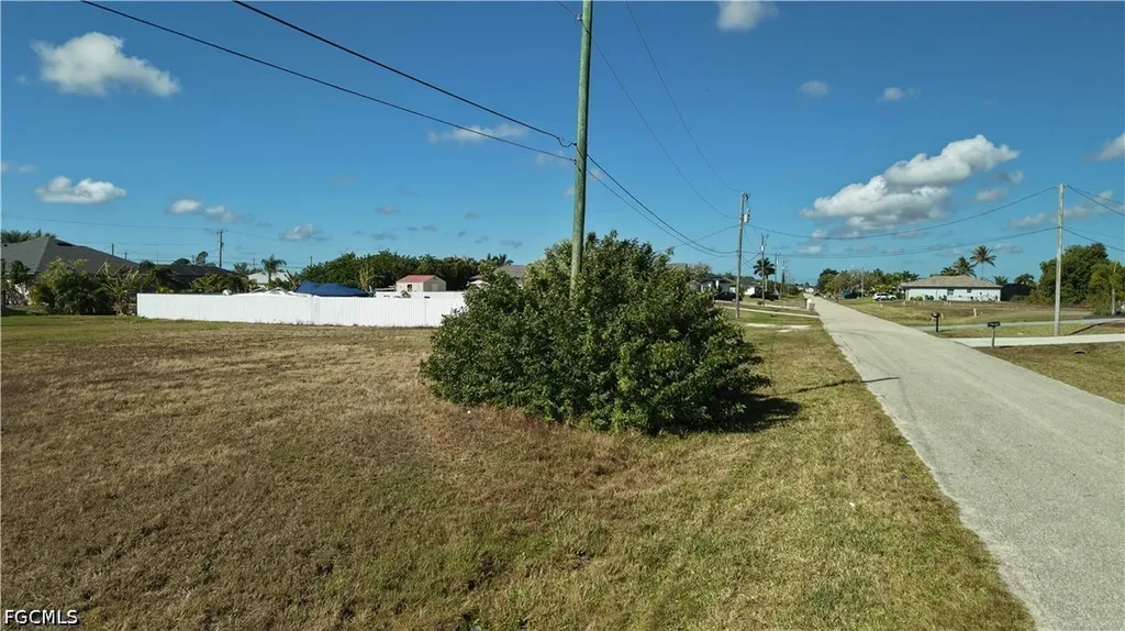 2502 NW 1st Street Cape Coral FL 33993