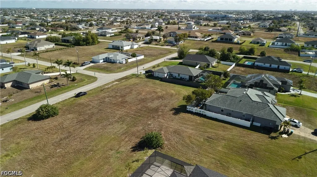 2502 NW 1st Street Cape Coral FL 33993