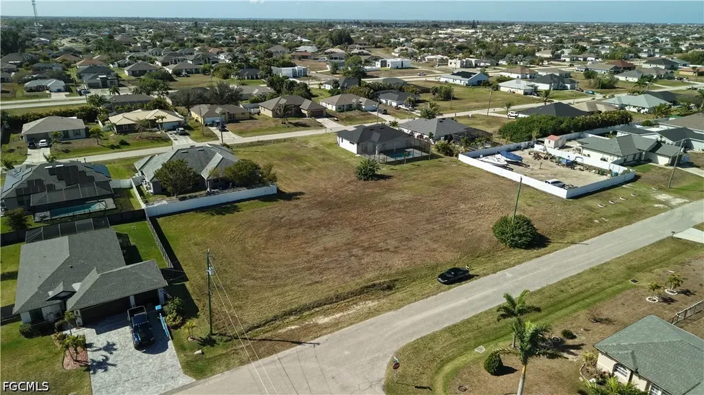 2502 NW 1st Street Cape Coral FL 33993