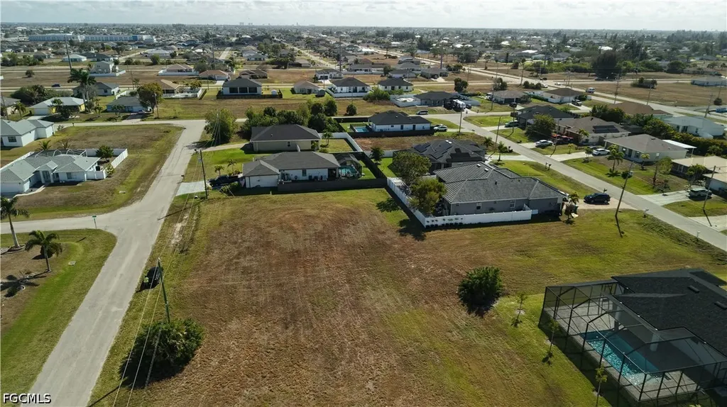 2502 NW 1st Street Cape Coral FL 33993