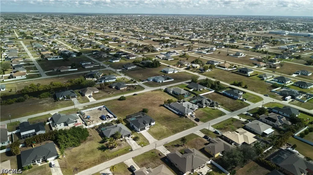 2502 NW 1st Street Cape Coral FL 33993