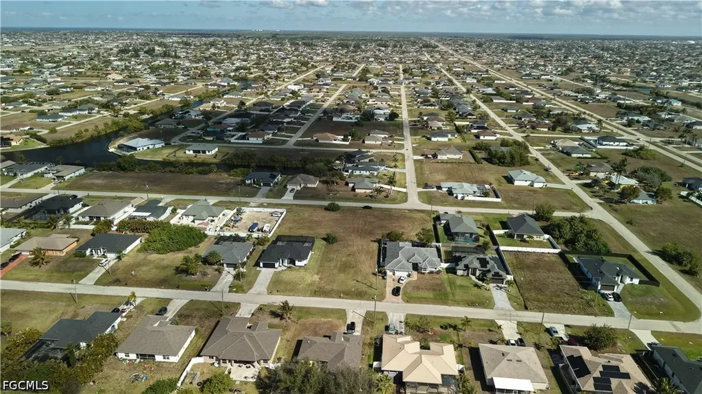 2502 NW 1st Street Cape Coral FL 33993