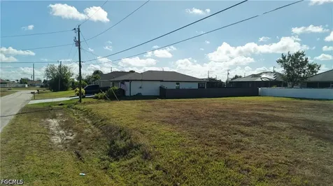 2502 NW 1st Street Cape Coral FL 33993