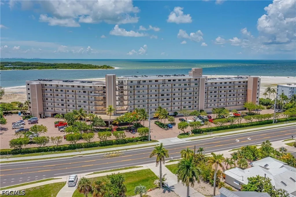 Fort Myers Beach FL, 8350 Estero Boulevard, Unit 323