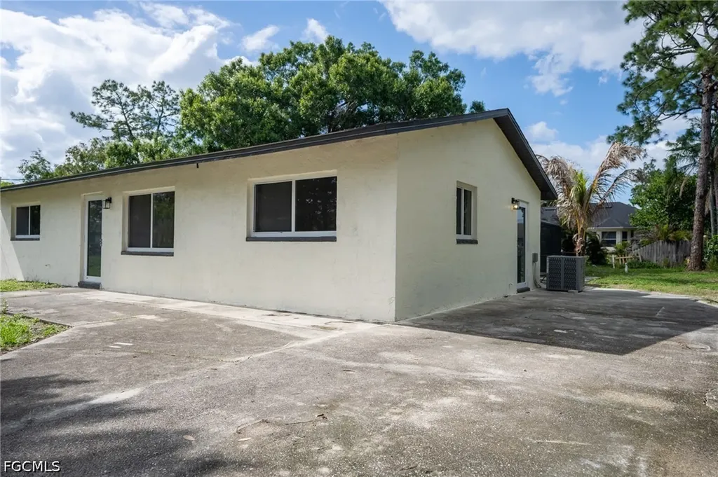 5016 4th Street W Lehigh Acres FL 33971