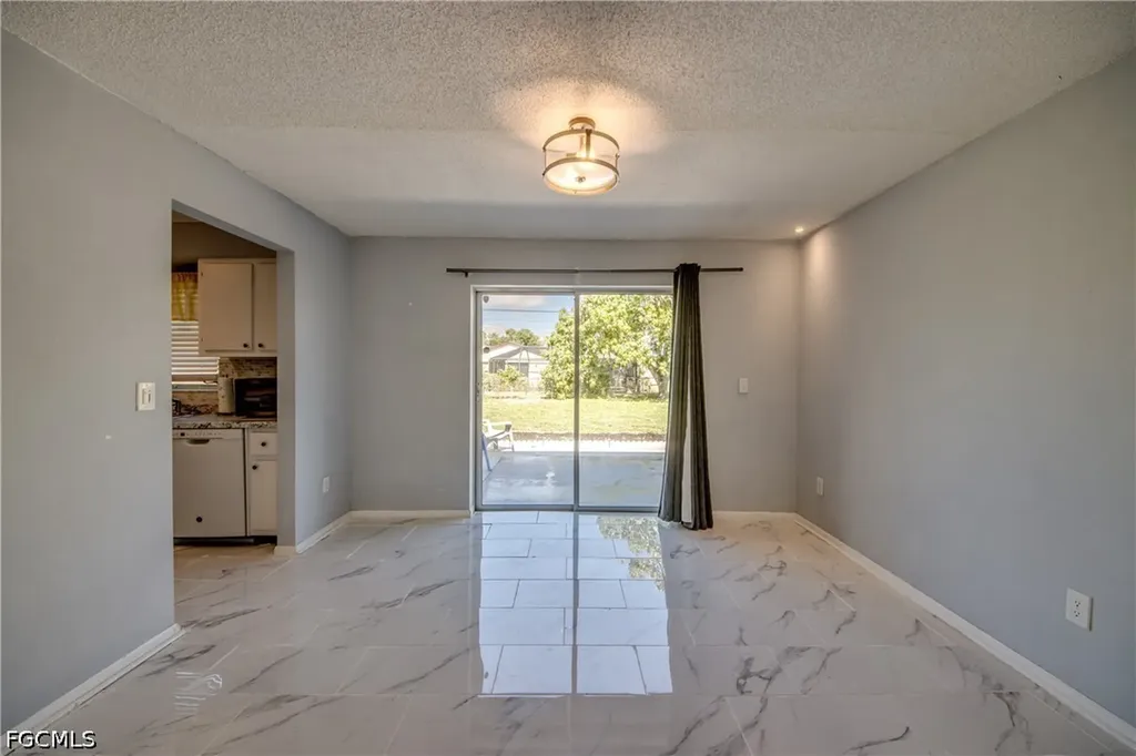 3518 SE 8th Place Cape Coral FL 33904