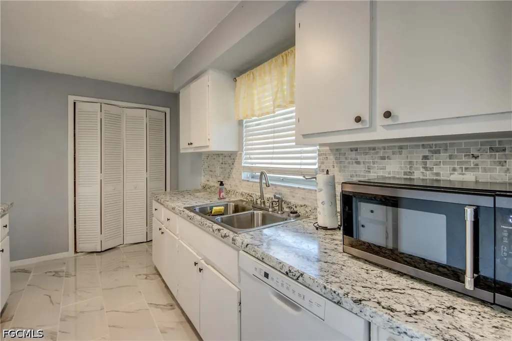 3518 SE 8th Place Cape Coral FL 33904