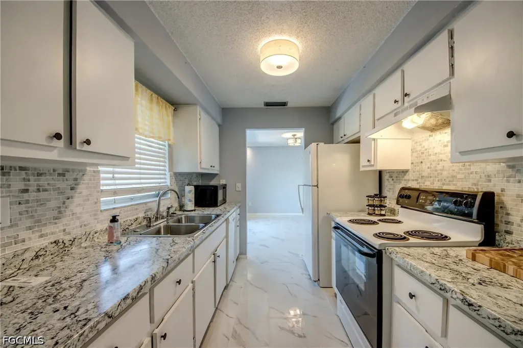 3518 SE 8th Place Cape Coral FL 33904