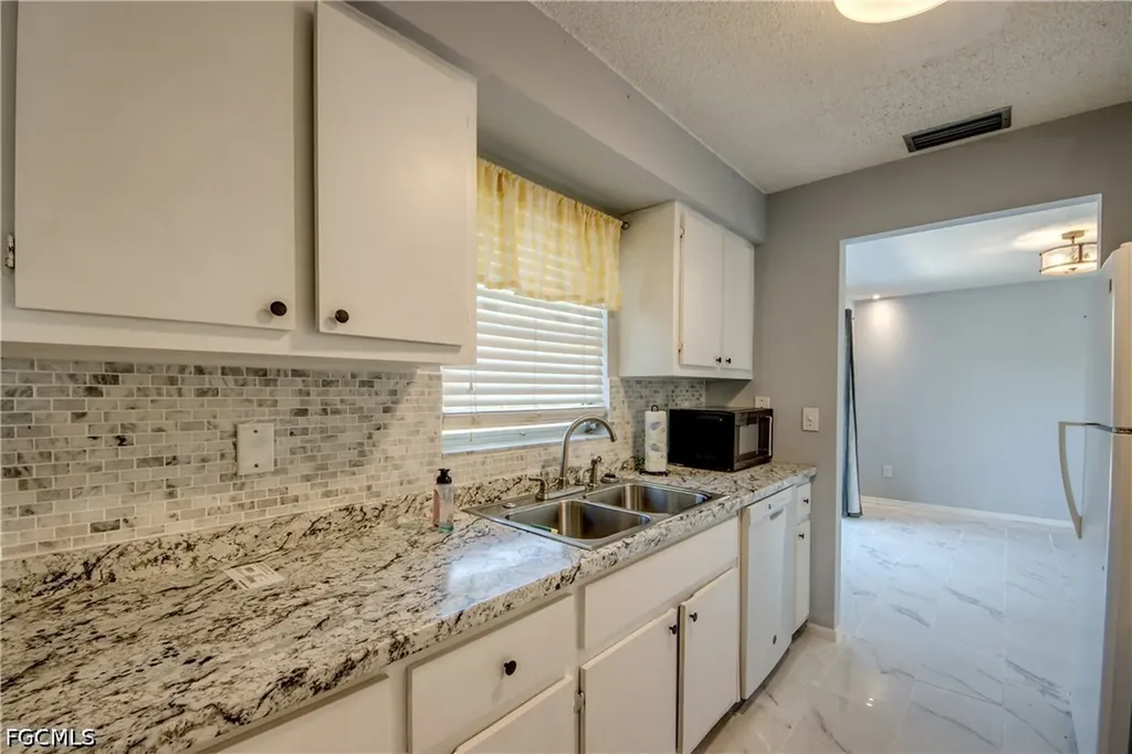 3518 SE 8th Place Cape Coral FL 33904
