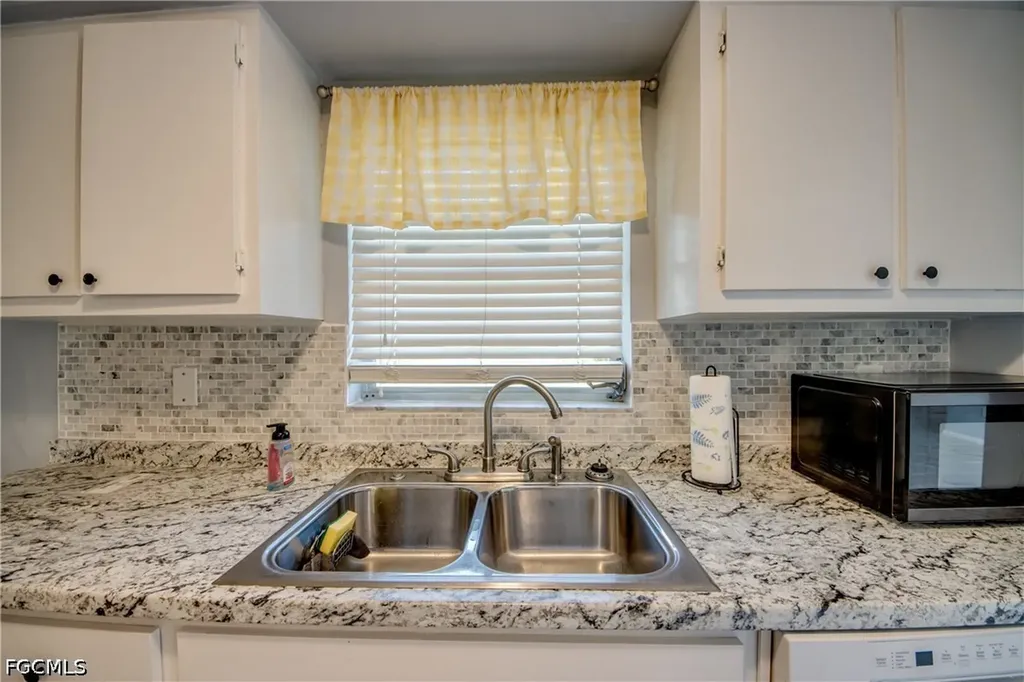 3518 SE 8th Place Cape Coral FL 33904