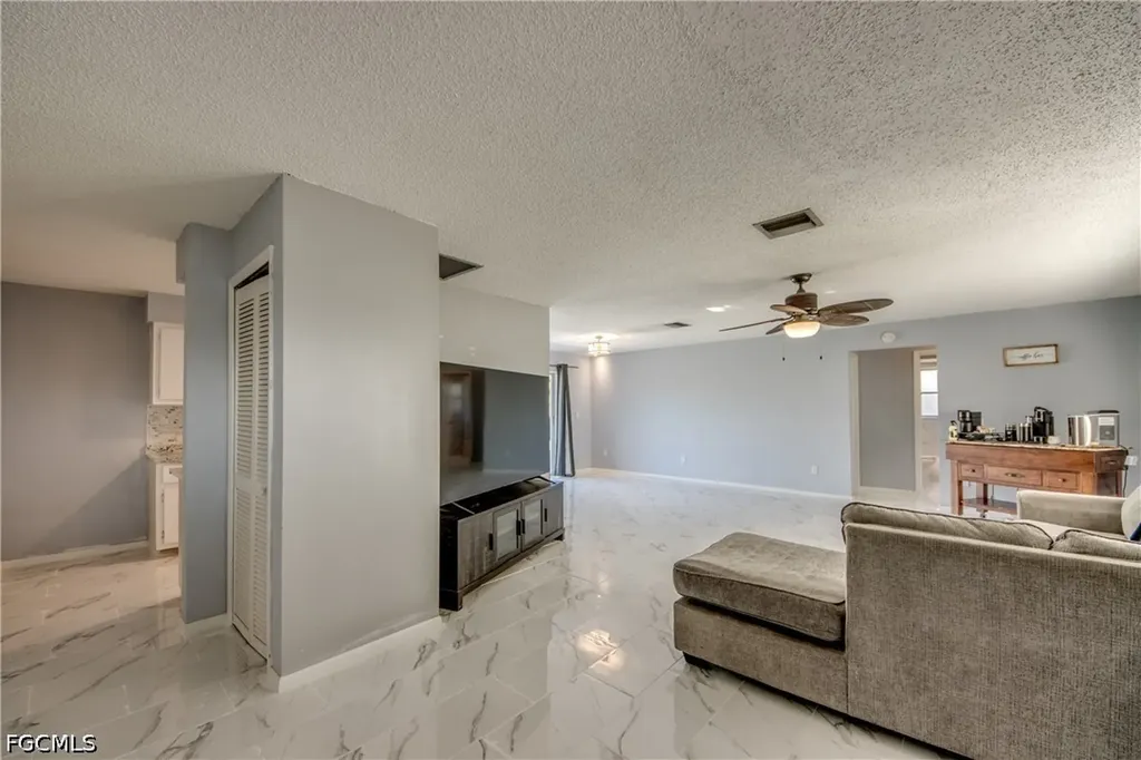 3518 SE 8th Place Cape Coral FL 33904