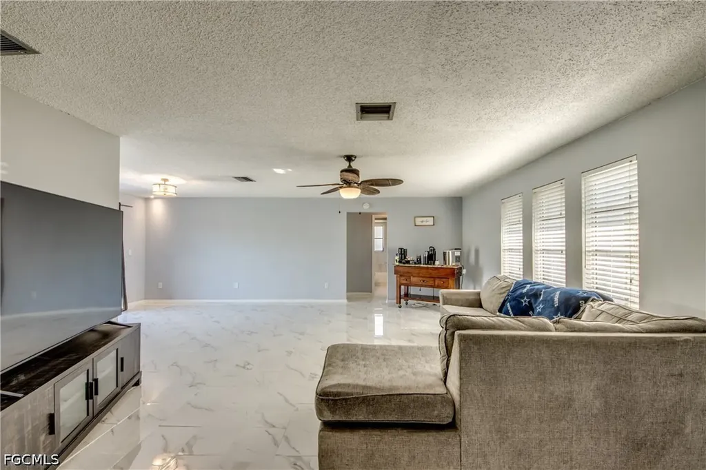 3518 SE 8th Place Cape Coral FL 33904