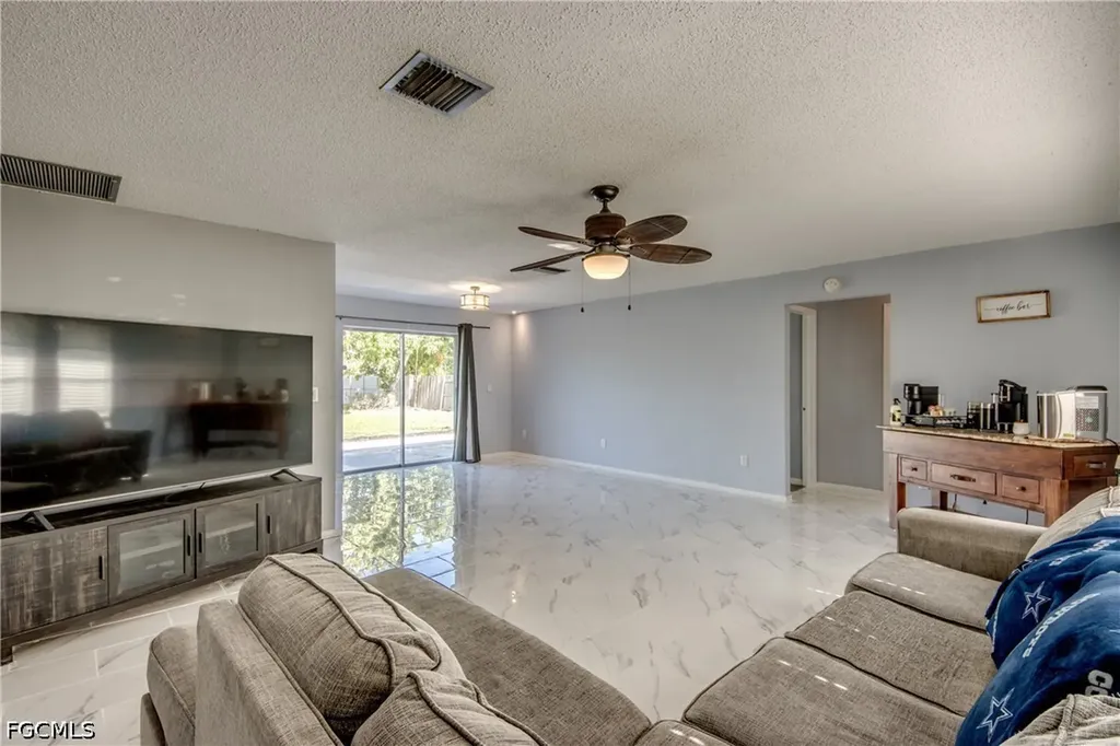 3518 SE 8th Place Cape Coral FL 33904
