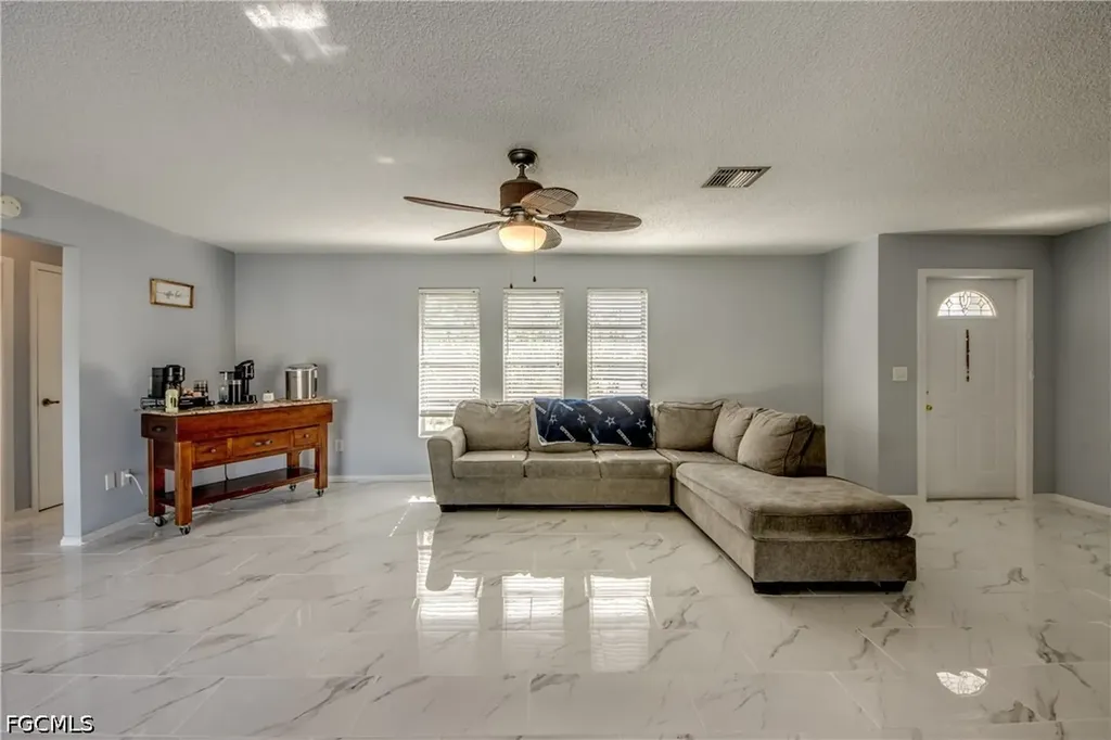 3518 SE 8th Place Cape Coral FL 33904