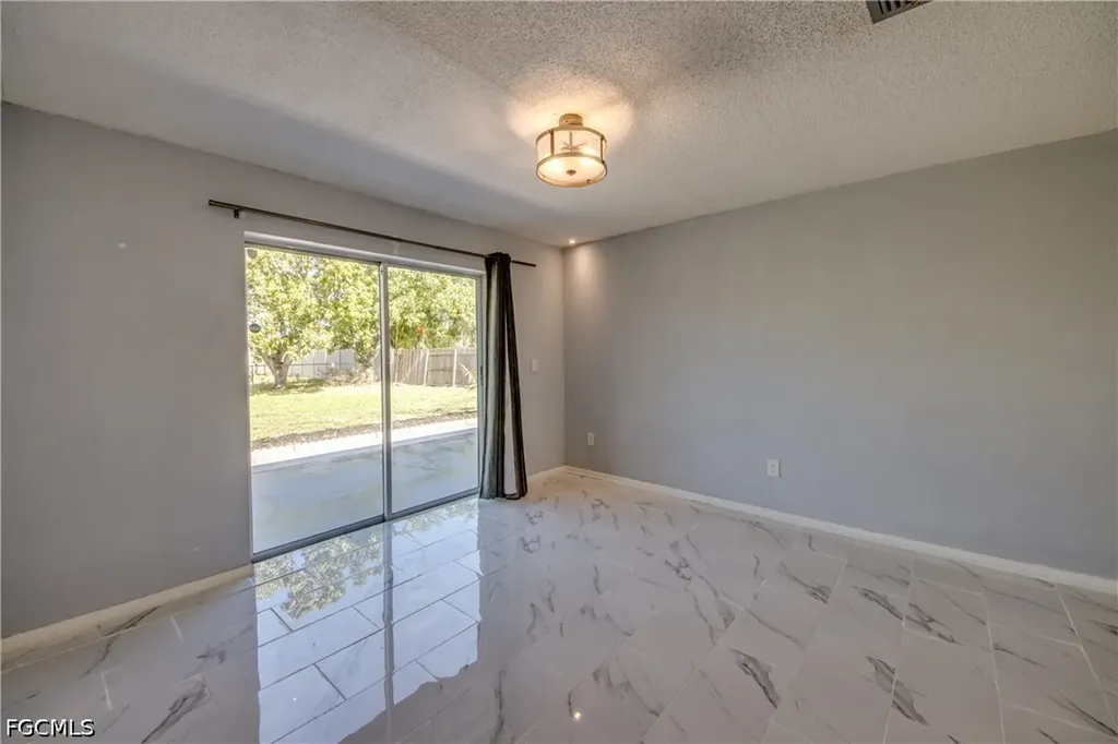 3518 SE 8th Place Cape Coral FL 33904