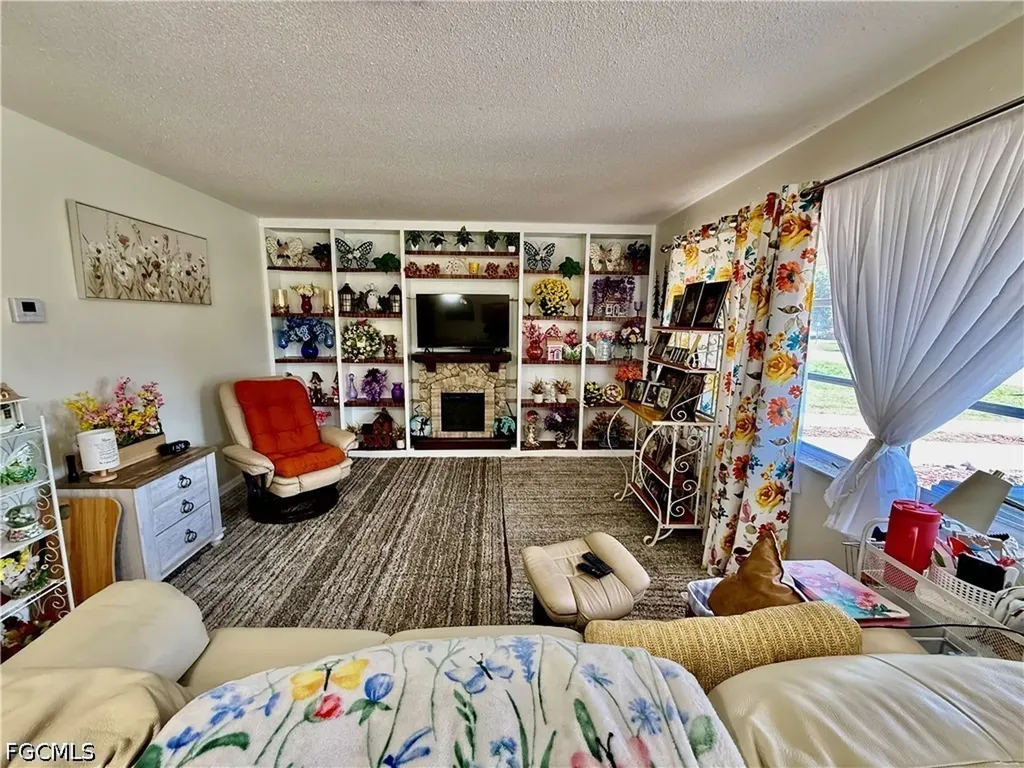 332 Dellwood Avenue Lehigh Acres FL 33936