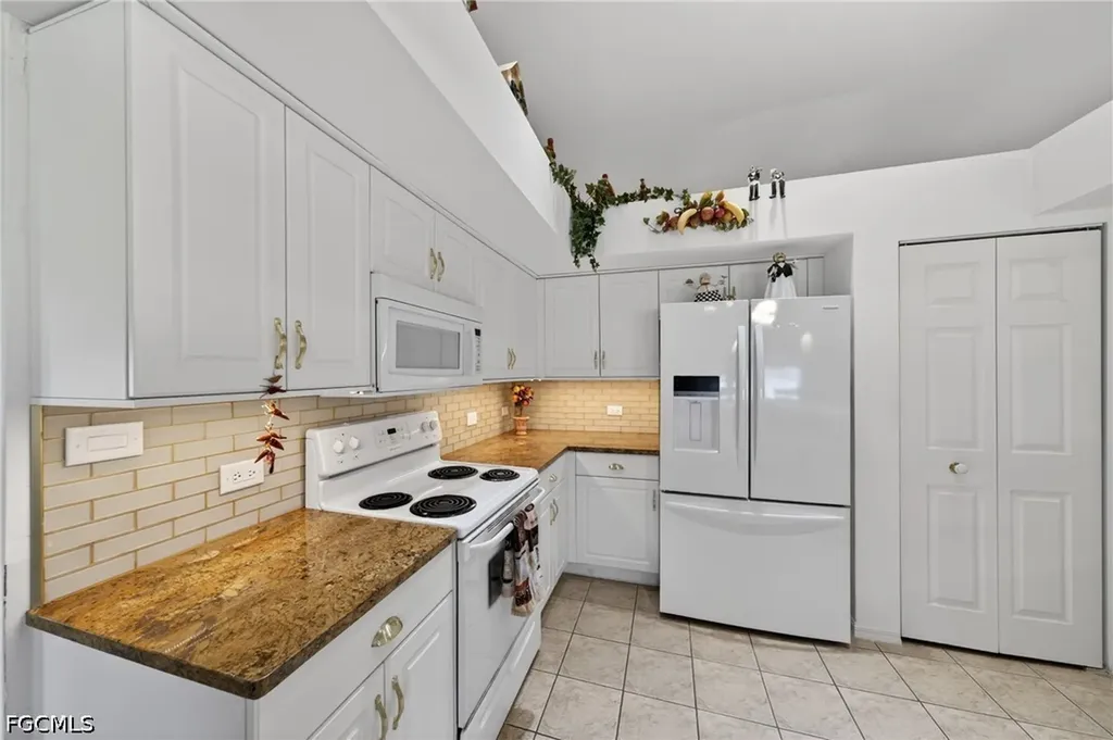3437 NE 9th Place Cape Coral FL 33909