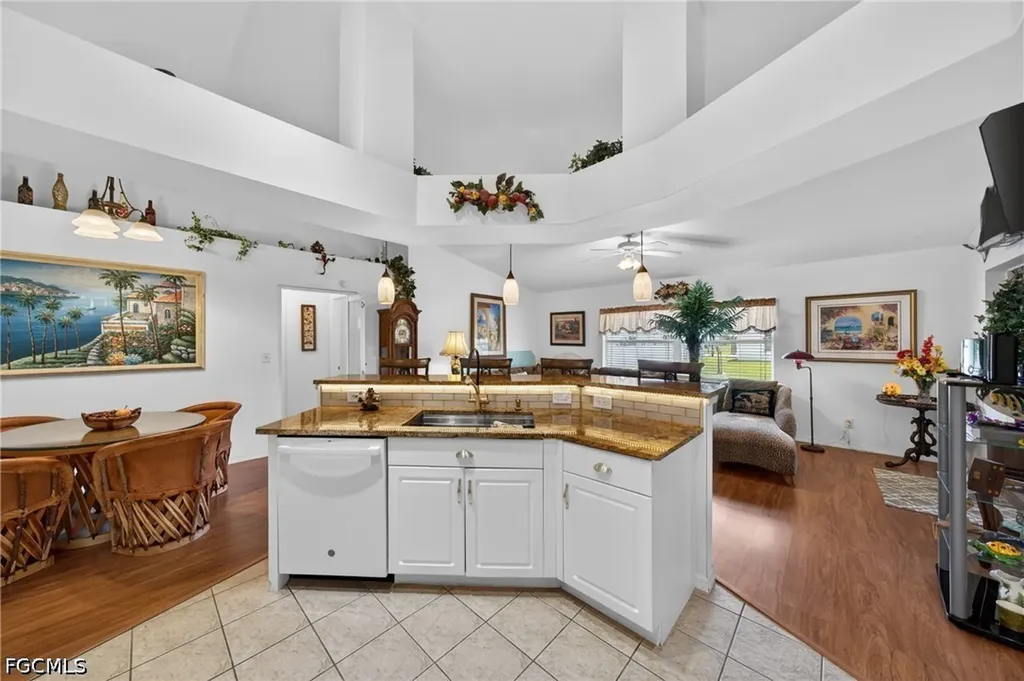 3437 NE 9th Place Cape Coral FL 33909