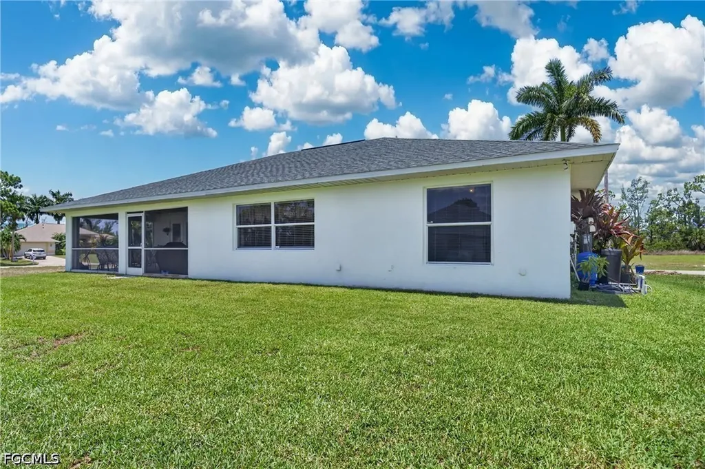 3437 NE 9th Place Cape Coral FL 33909