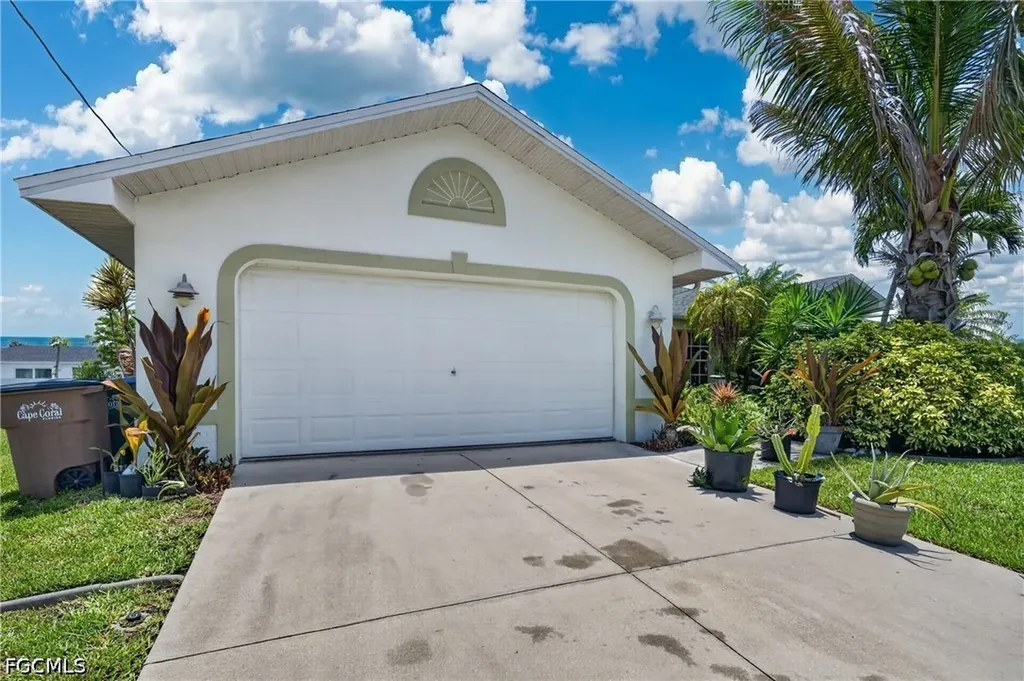 3437 NE 9th Place Cape Coral FL 33909