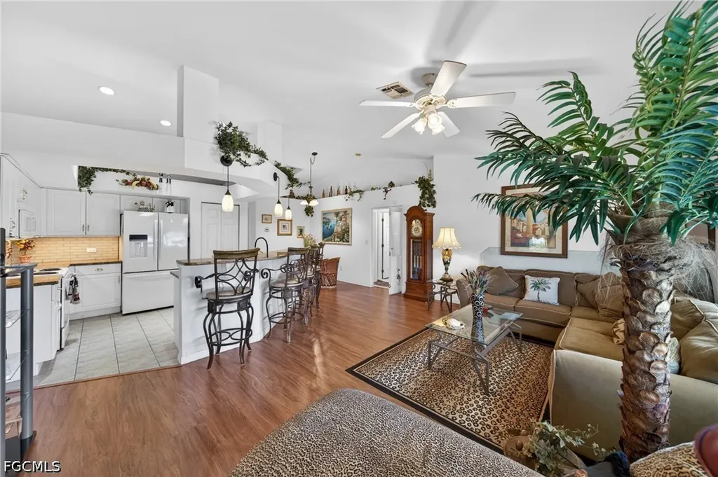 3437 NE 9th Place Cape Coral FL 33909