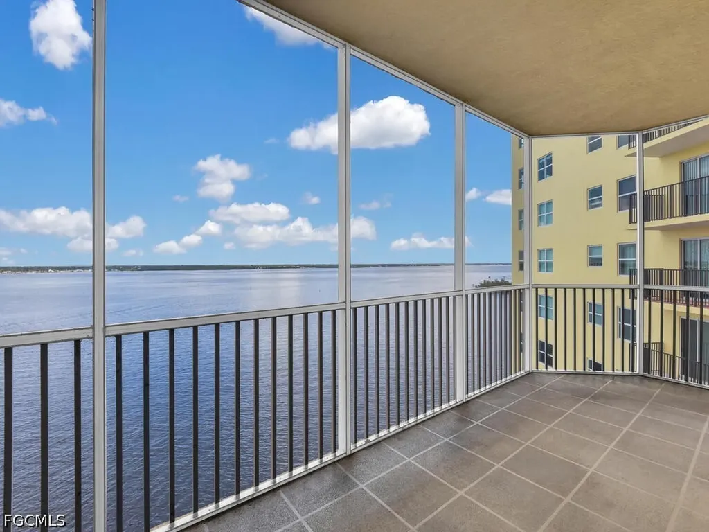 2745 1st Street Fort Myers FL 33916