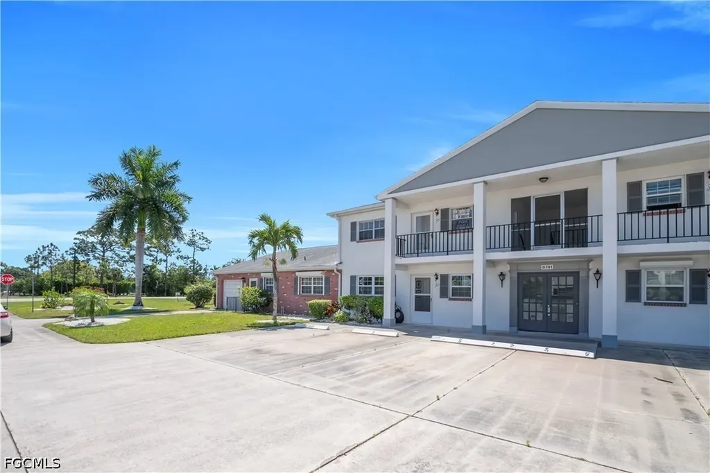 8741 Lueck Lane Fort Myers FL 33919