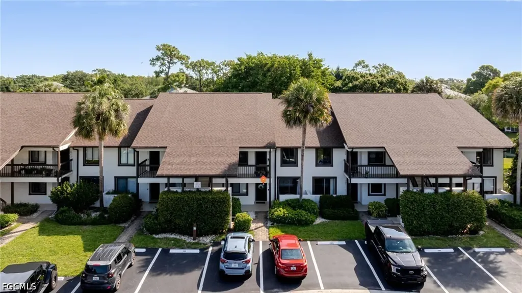 600 Misty Pines Circle Naples FL 34105