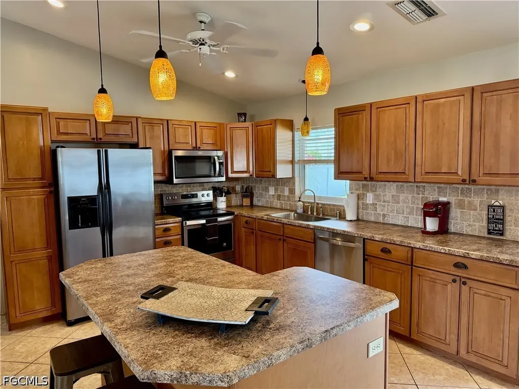 213 SW 10th Terrace Cape Coral FL 33991